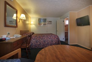 Room with 1 Queen Bed      
